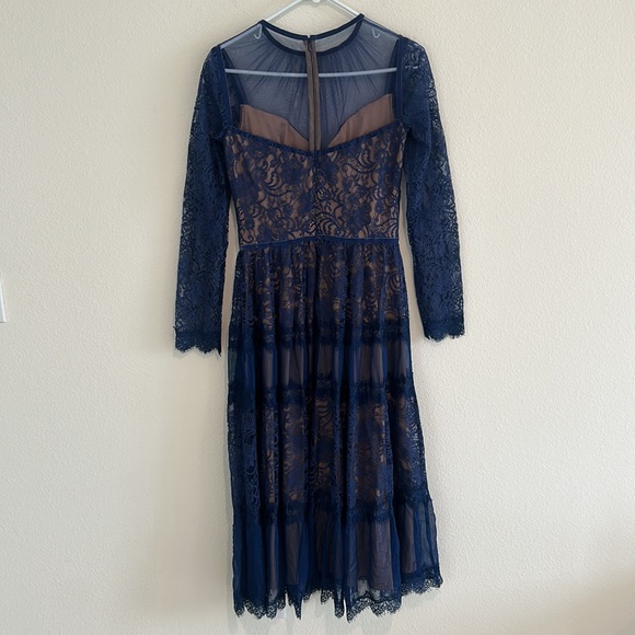 TADASHI SHOJI Illusion Lace Midi Dress - Picture 7 of 10